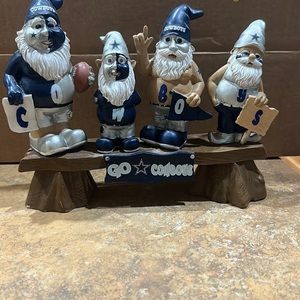 Dallas, Cowboys gnome statue